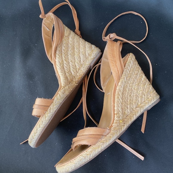 Summer woven sandals. ♻️ upcycle, recycle ♻️ it has a lot of potential. - Picture 7 of 7